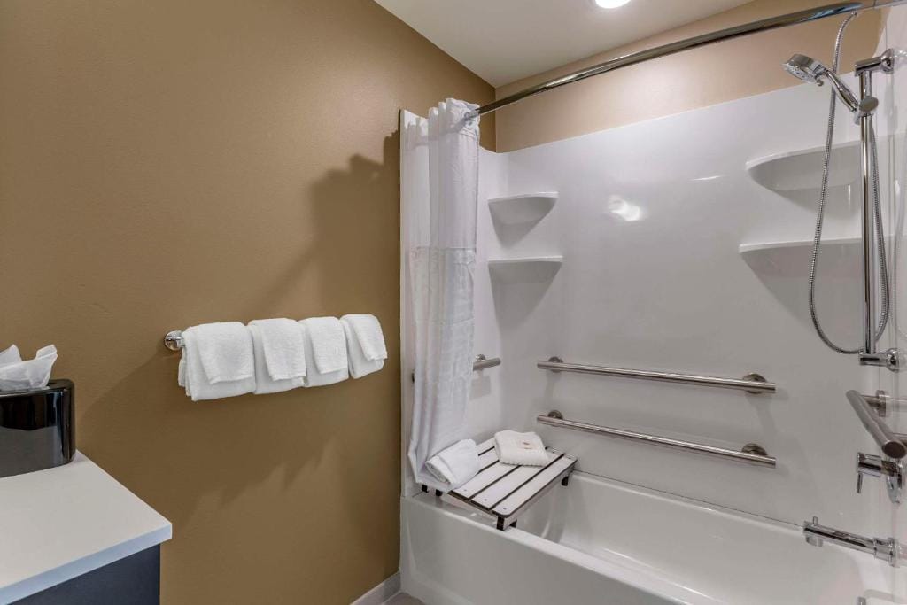 Comfort Suites Albuquerque Airport — 3
