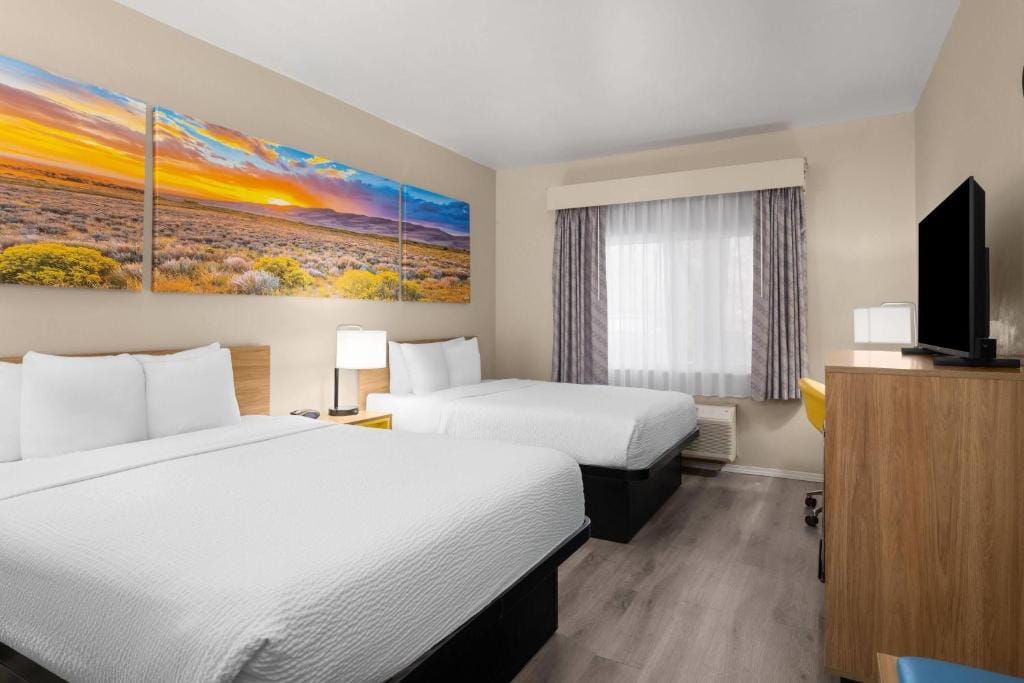 Days Inn & Suites by Wyndham Airport Albuquerque — 5