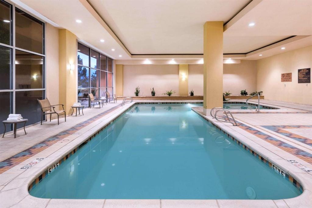 Embassy Suites by Hilton Albuquerque — 4