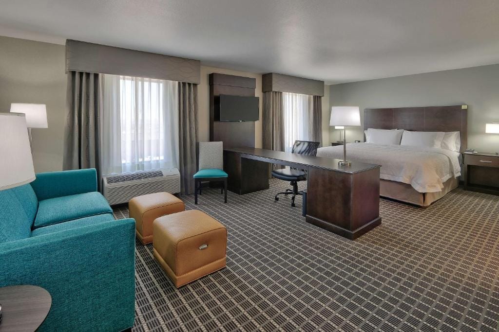 Hampton Inn & Suites Albuquerque Airport — 2