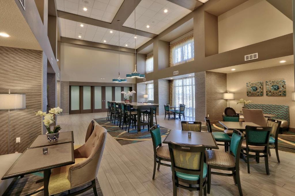 Hampton Inn & Suites Albuquerque Airport — 5