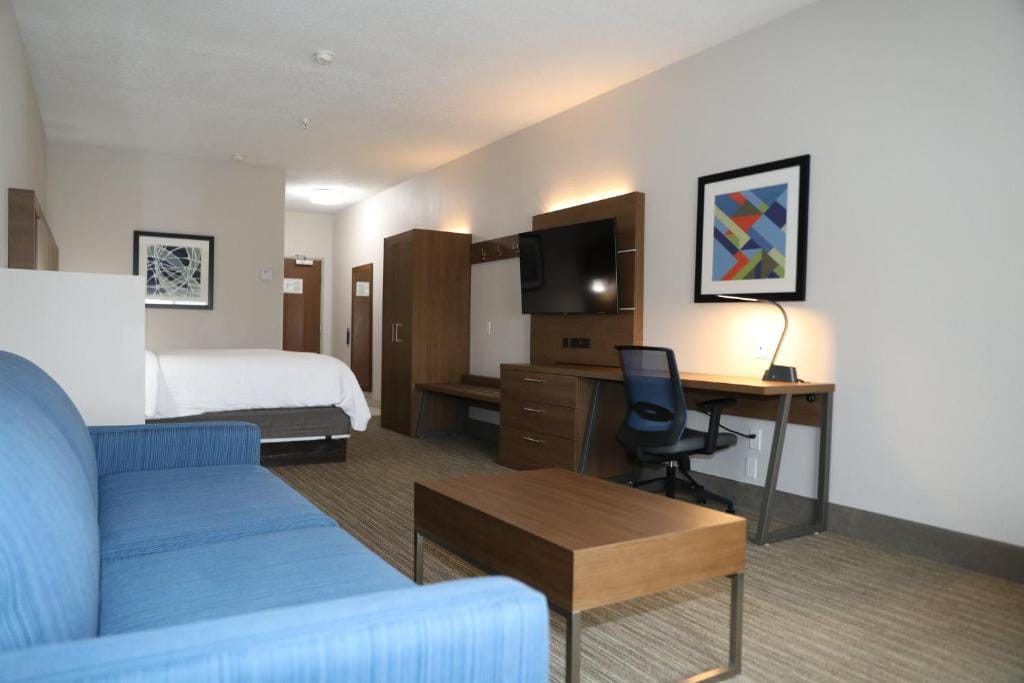 Holiday Inn Express Hotel & Suites Albuquerque Airport by IHG — 5