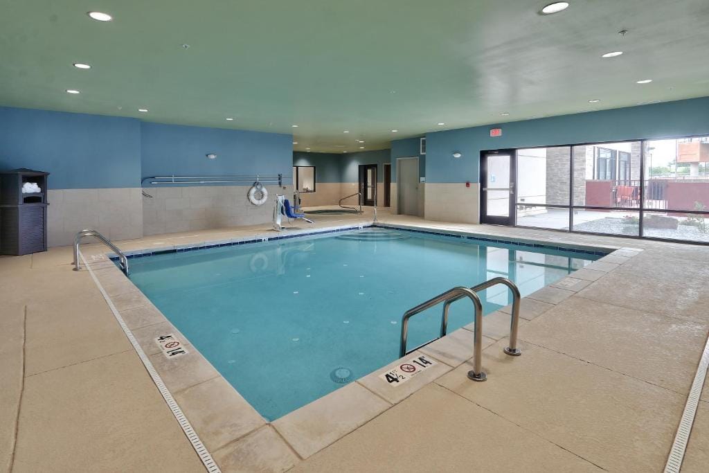 Holiday Inn Express & Suites - Albuquerque East by IHG — 4