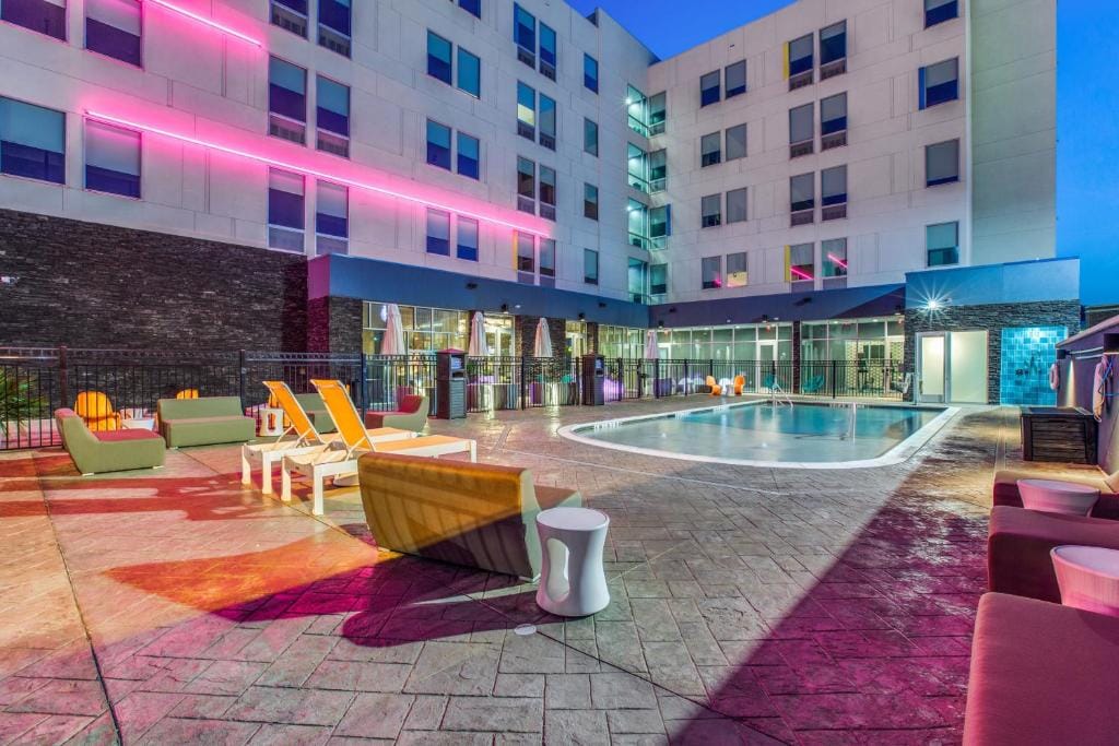 Aloft by Marriott Dallas Arlington Entertainment District — 4