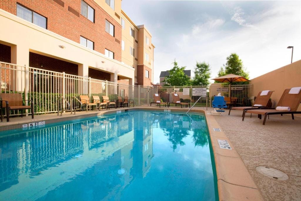 Courtyard by Marriott Dallas Arlington South — 4