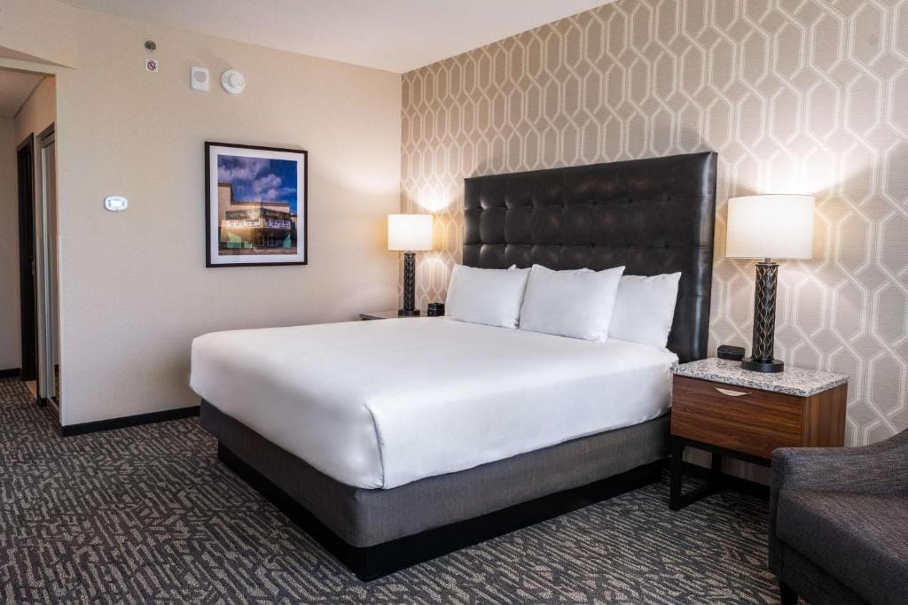 Drury Plaza Hotel Dallas Arlington — 2