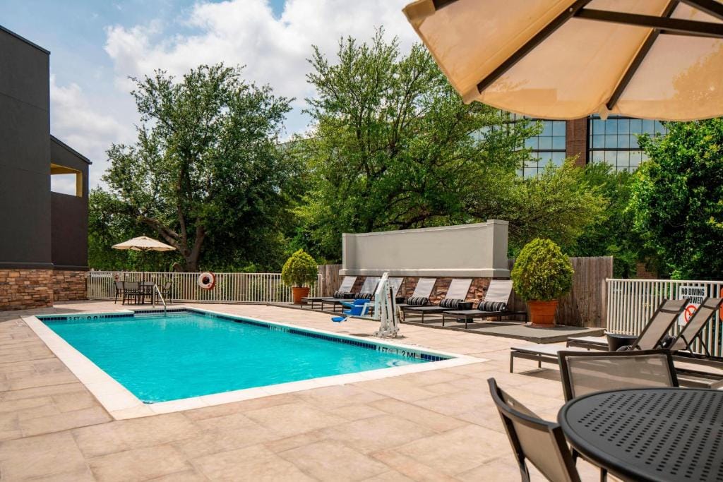 Four Points by Sheraton Dallas Arlington Entertainment District — 4