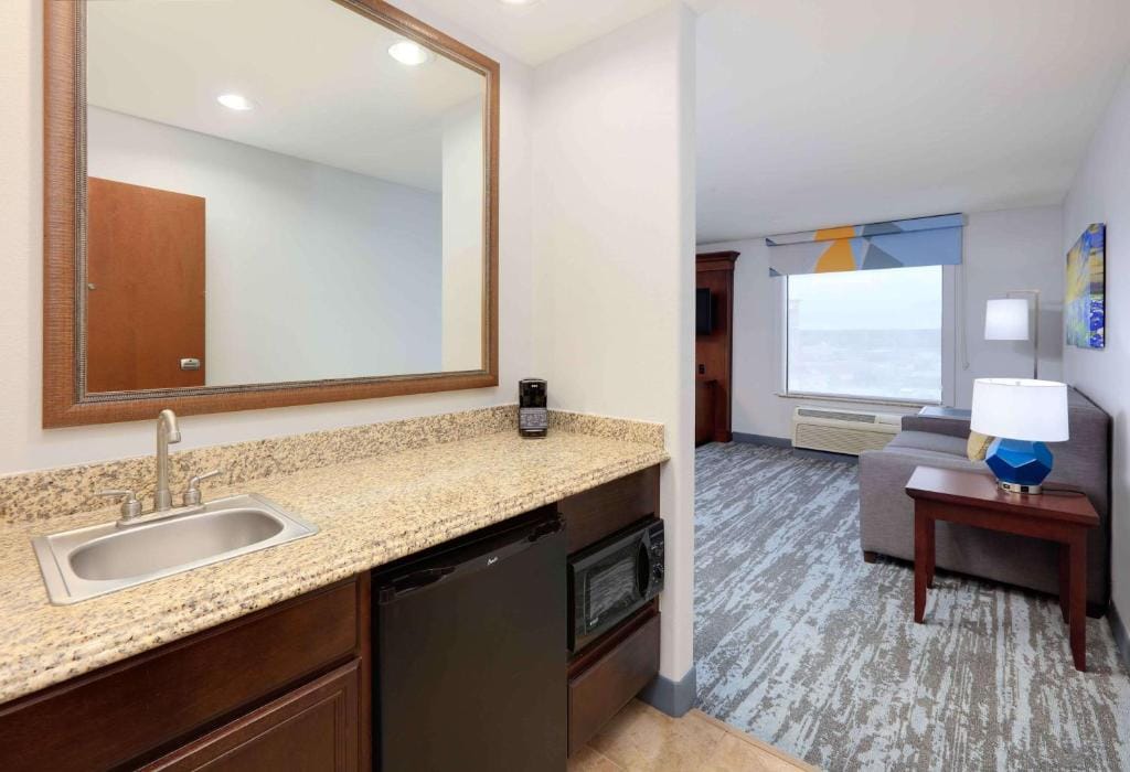 Hampton Inn & Suites Dallas-Arlington-South — 3