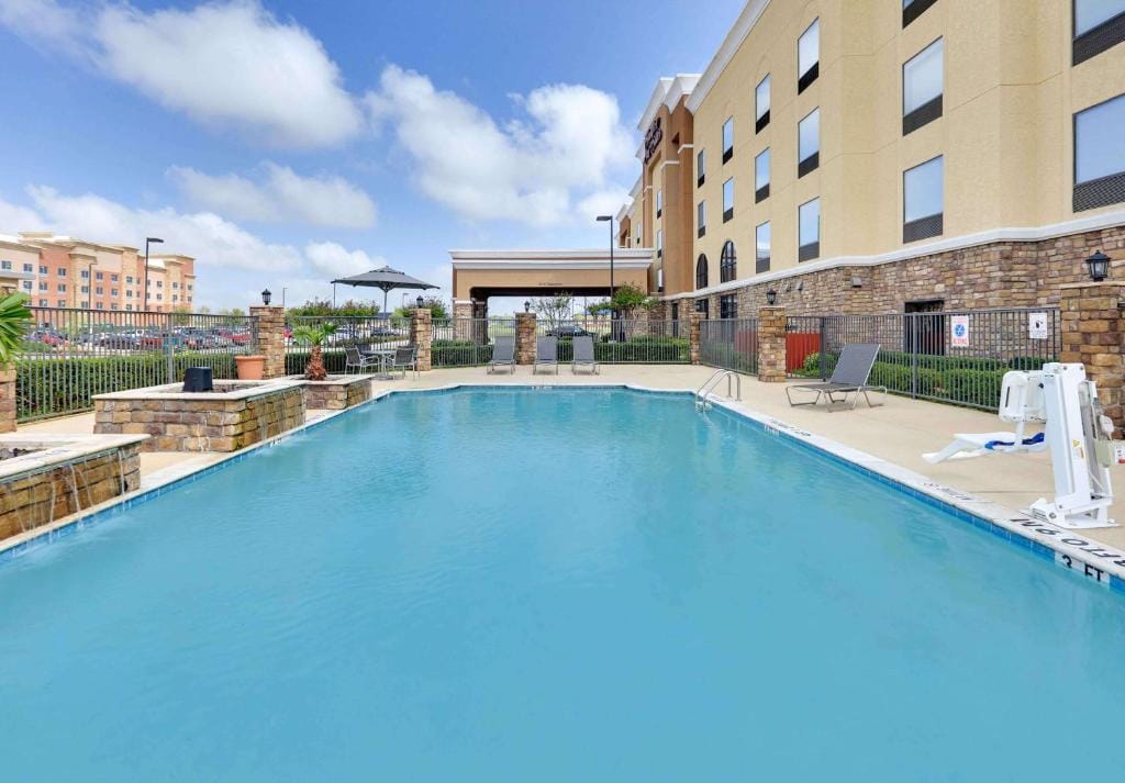Hampton Inn & Suites Dallas-Arlington-South — 4