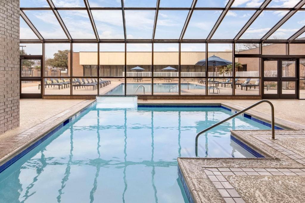 Hilton Arlington — 4