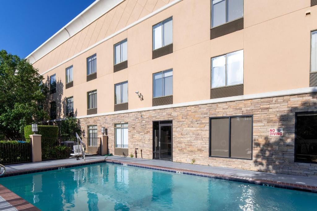 Holiday Inn Express Arlington Interstate 20 Parks Mall by IHG — 4