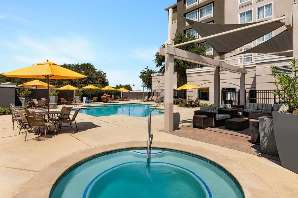 La Quinta by Wyndham Arlington North 6 Flags Dr — 4