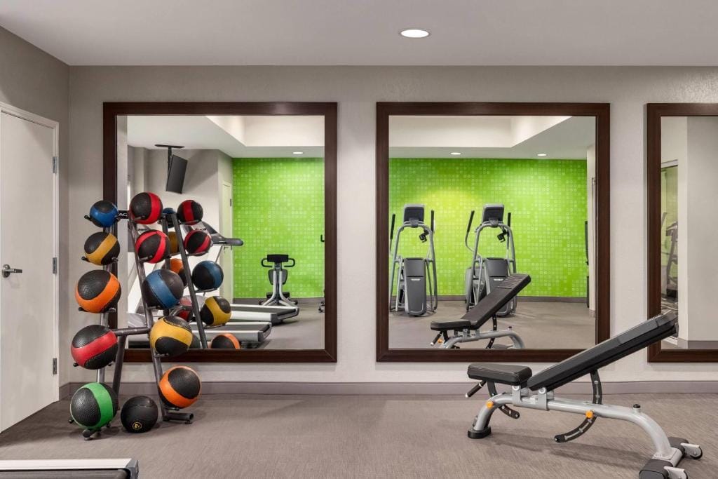 La Quinta by Wyndham Arlington North 6 Flags Dr — 5
