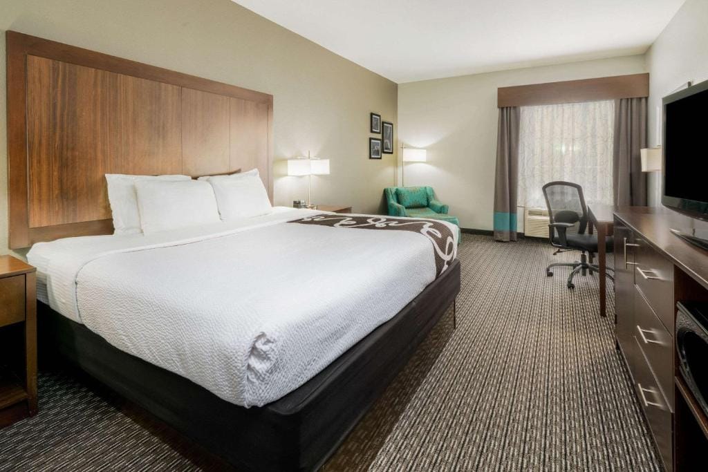 La Quinta Inn & Suites by Wyndham Fort Worth Arlington West — 5
