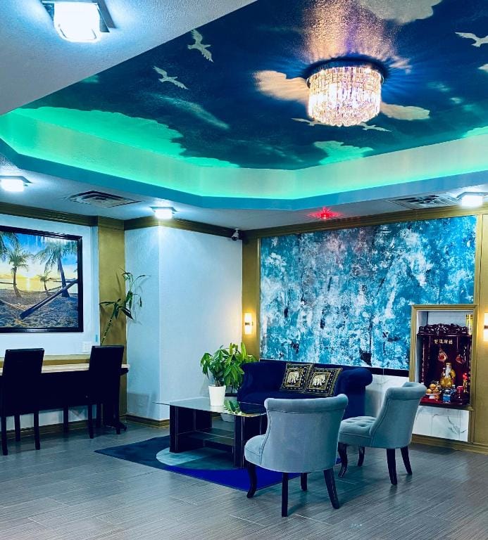 R Nite Star Hotel At Arlington Entertainment District — 3