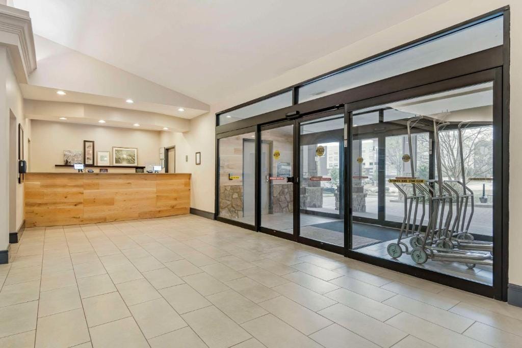 Country Inn & Suites by Radisson, Atlanta Galleria-Ballpark, GA — 3