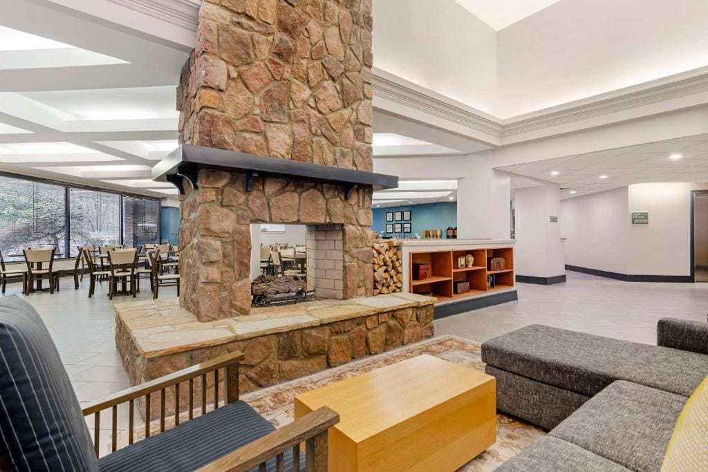 Country Inn & Suites by Radisson, Atlanta Galleria-Ballpark, GA — 5