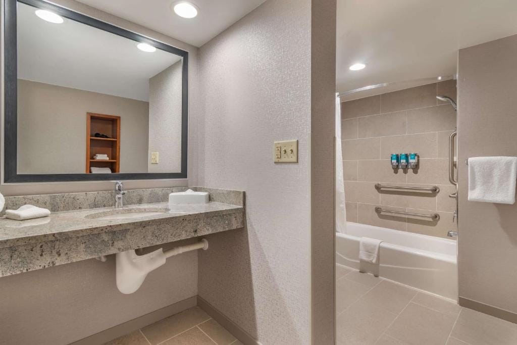 Drury Inn & Suites Atlanta Airport — 3
