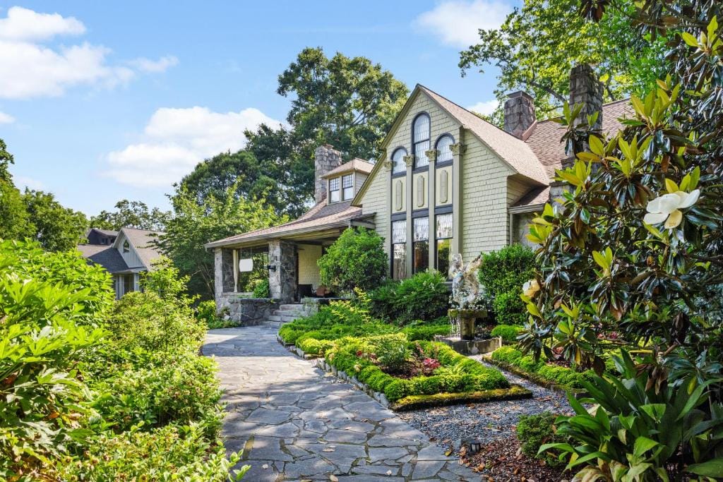 Stonehurst Place Bed & Breakfast — 1