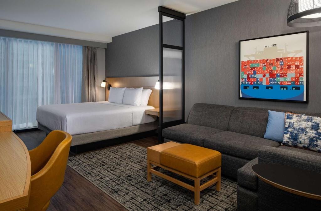Hyatt Place Boston/Seaport District — 4