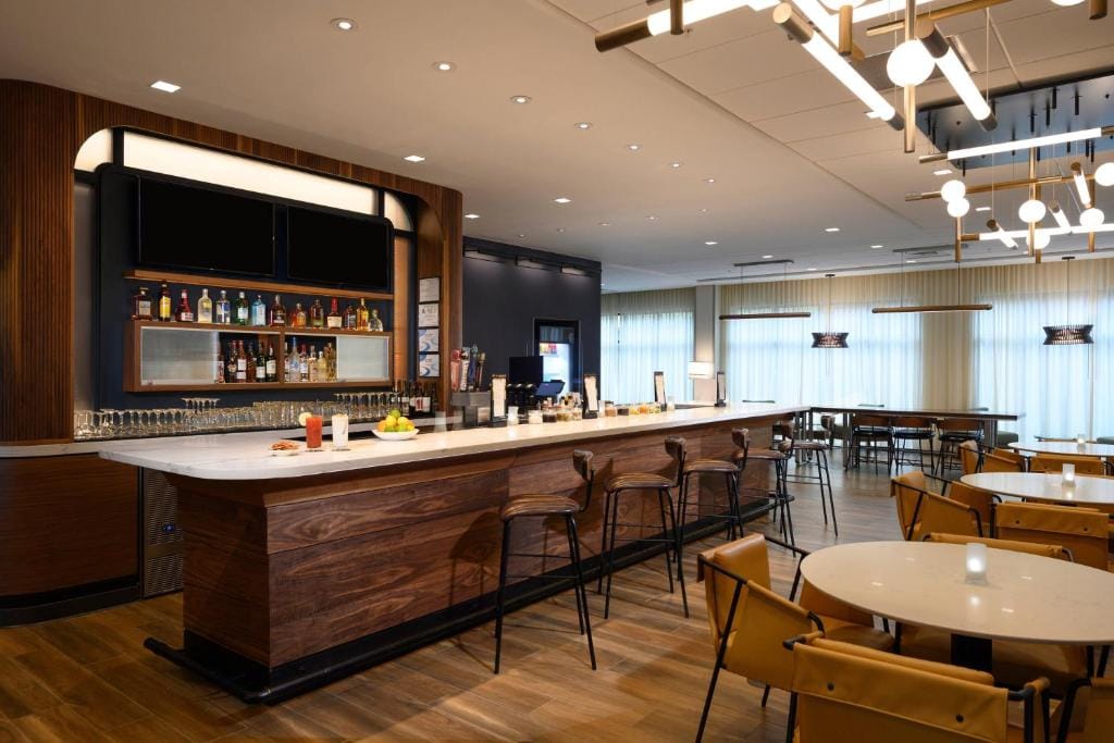 Courtyard by Marriott Charlotte Waverly — 4