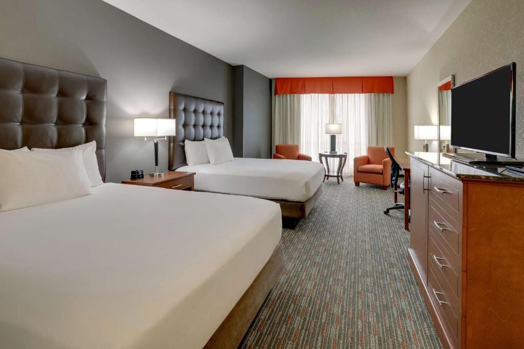 Drury Inn & Suites Charlotte Arrowood — 2
