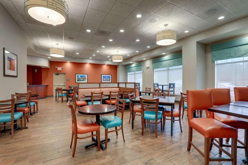 Drury Inn & Suites Charlotte Arrowood — 4