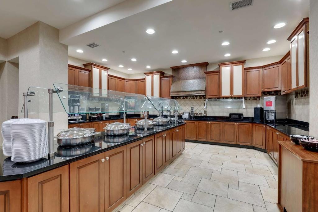 Drury Inn & Suites Charlotte Northlake — 4