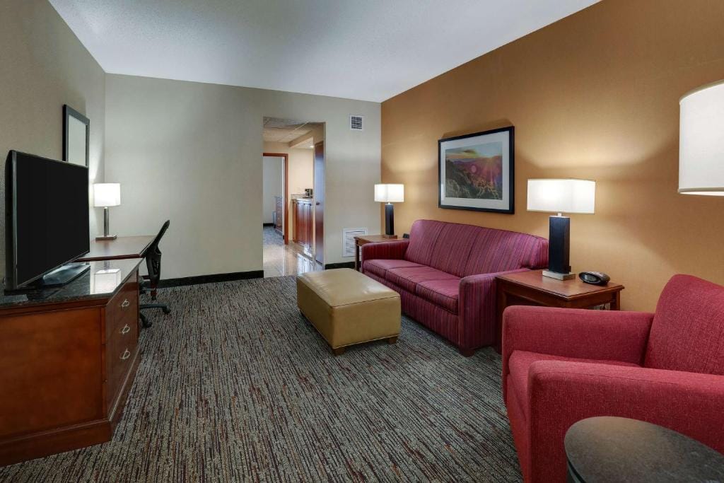 Drury Inn & Suites Charlotte Northlake — 5