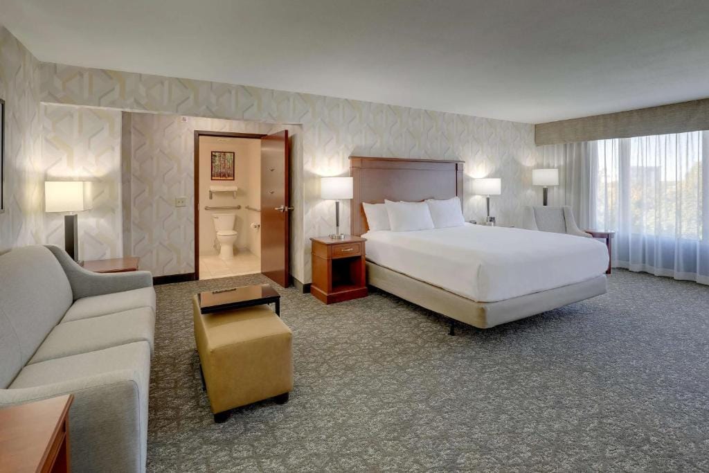 Drury Inn & Suites Charlotte University Place — 2