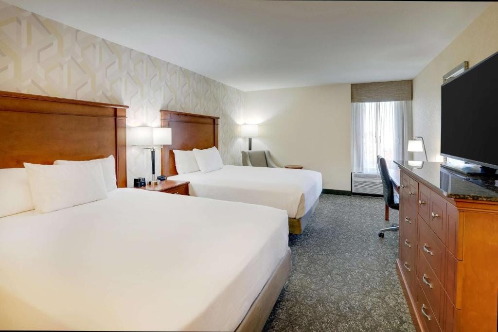 Drury Inn & Suites Charlotte University Place — 4