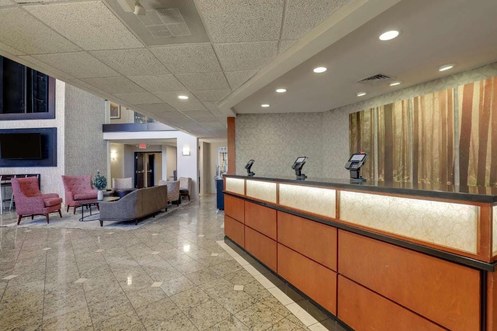 Drury Inn & Suites Charlotte University Place — 5