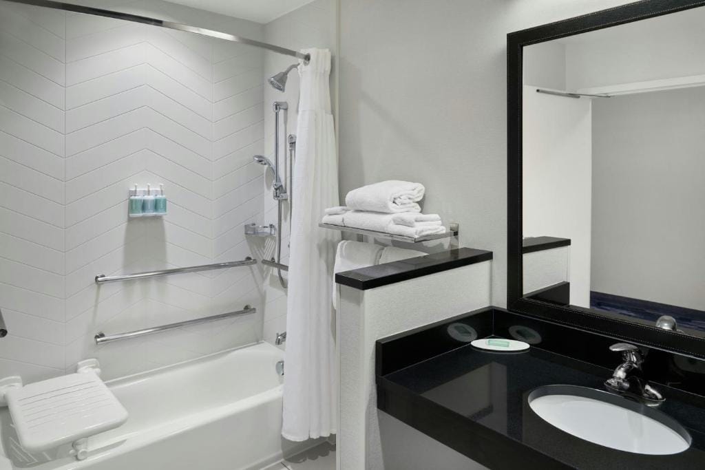 Fairfield Inn & Suites by Marriott Charlotte Airport — 3