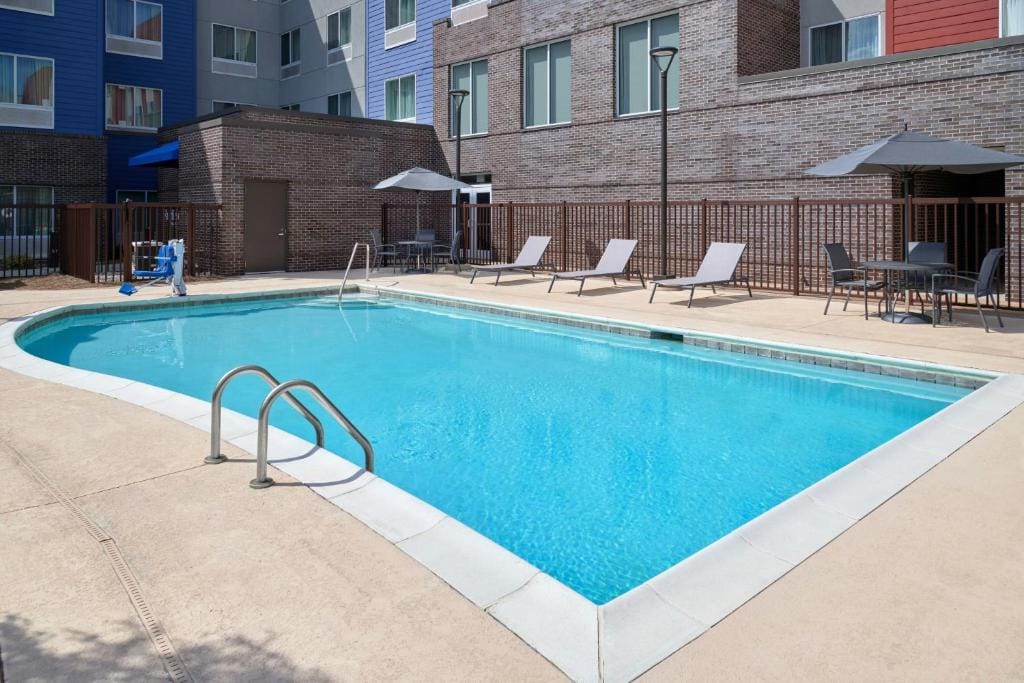 Fairfield Inn & Suites by Marriott Charlotte Airport — 4