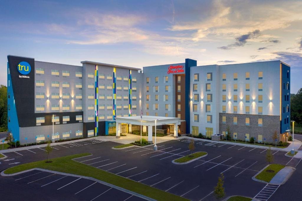 Hampton Inn & Suites Charlotte Airport Lake Pointe — 2