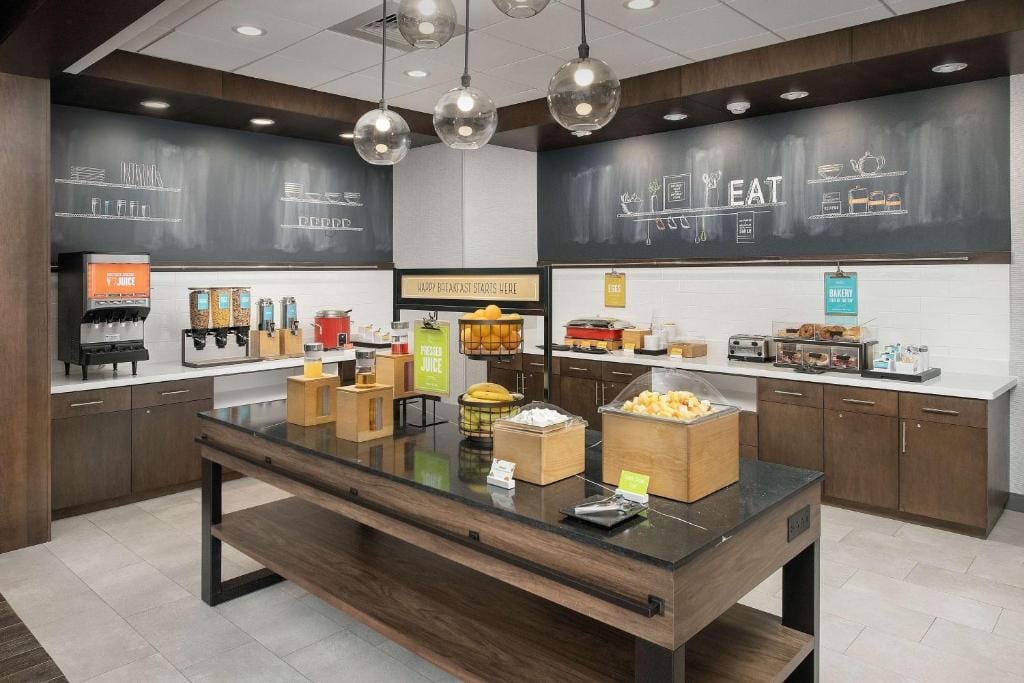 Hampton Inn & Suites Charlotte Airport Lake Pointe — 3