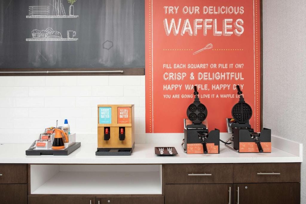 Hampton Inn & Suites Charlotte Airport Lake Pointe — 4