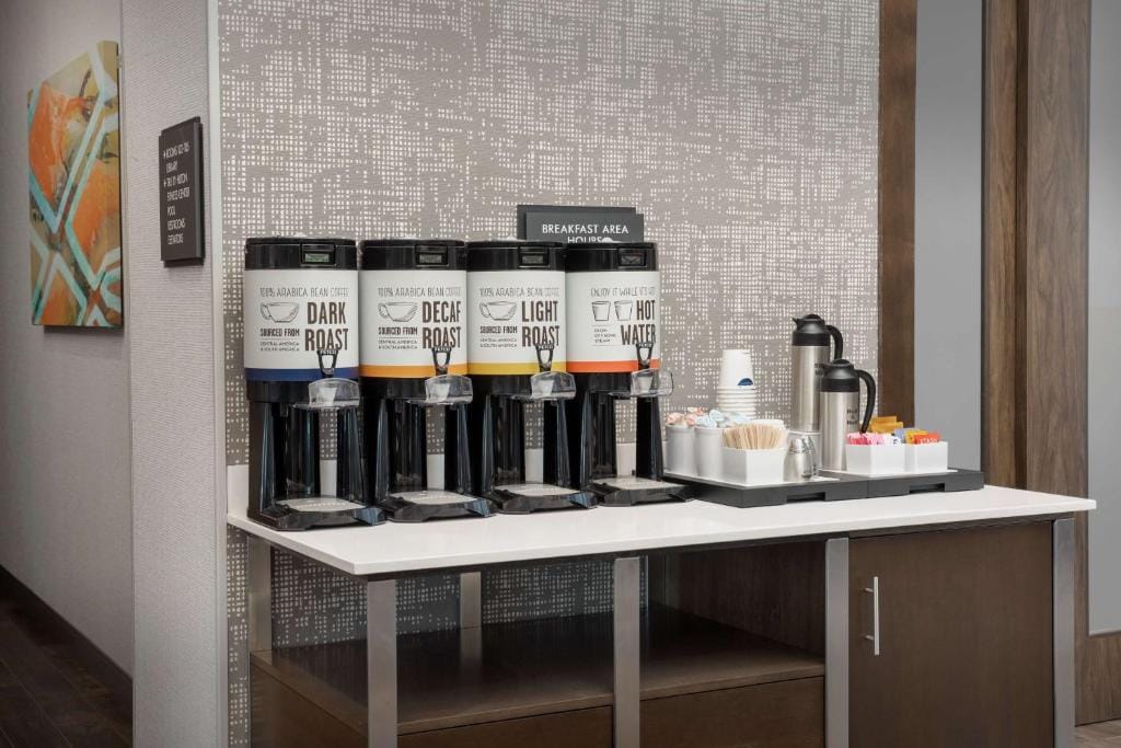 Hampton Inn & Suites Charlotte Airport Lake Pointe — 5