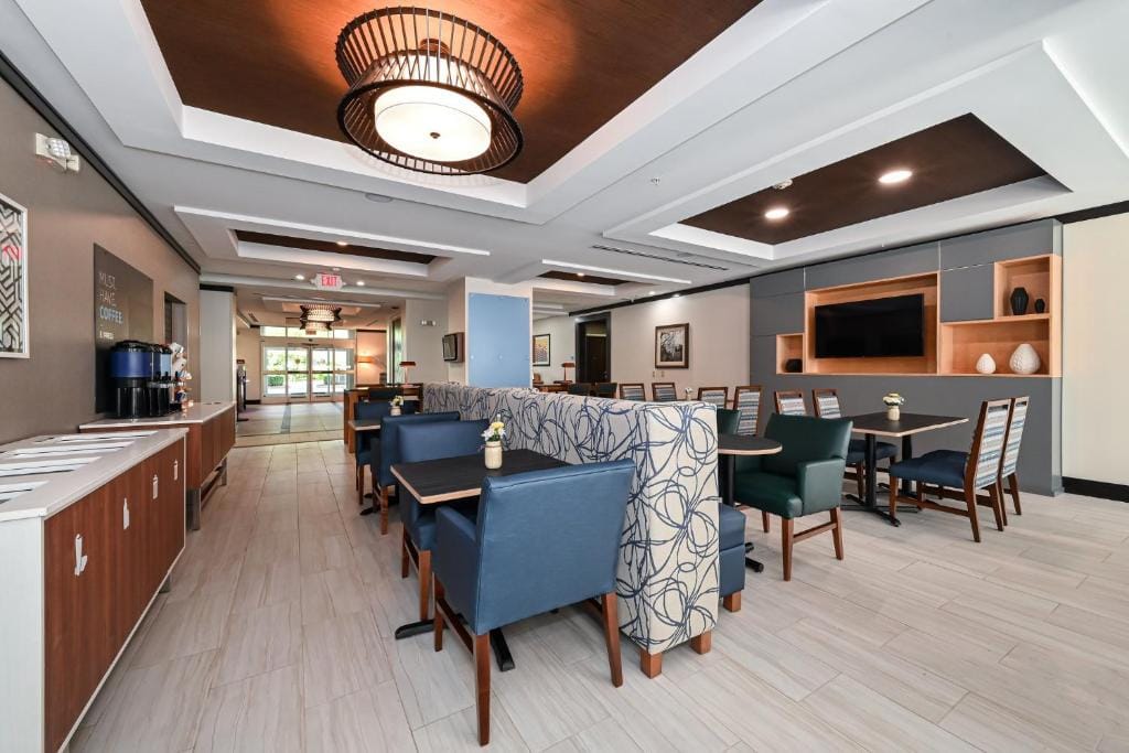 Holiday Inn Express Charlotte Southeast - Matthews by IHG — 5