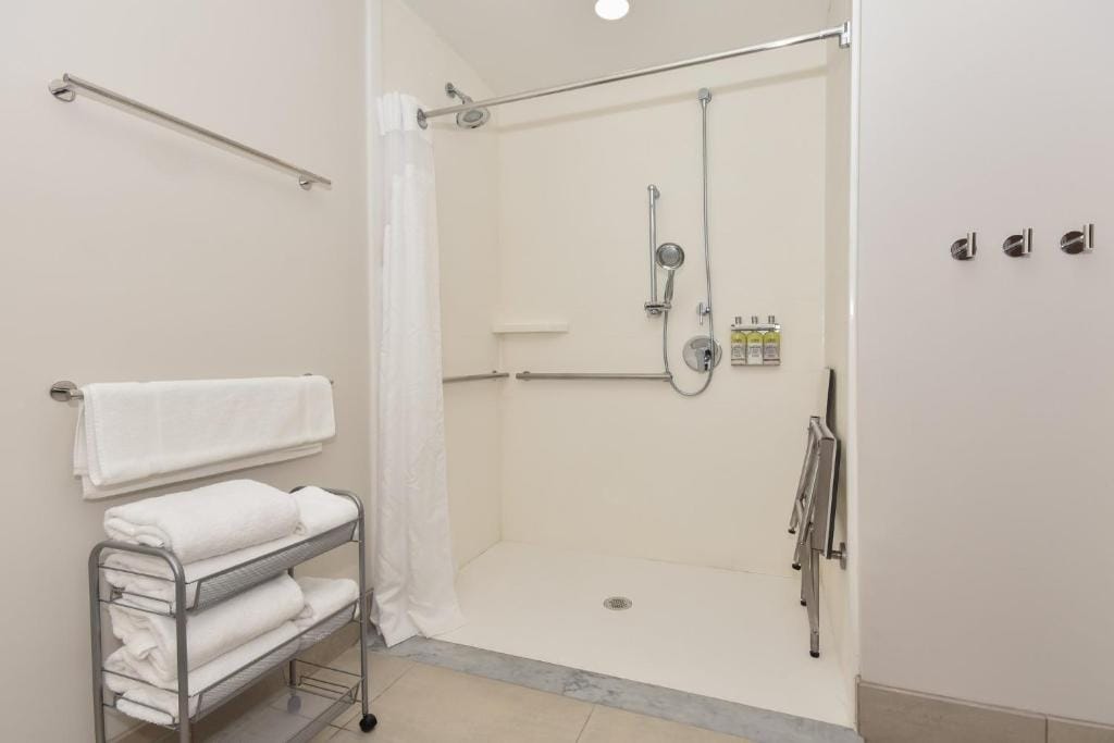 Holiday Inn Express & Suites Charlotte - Ballantyne by IHG — 2