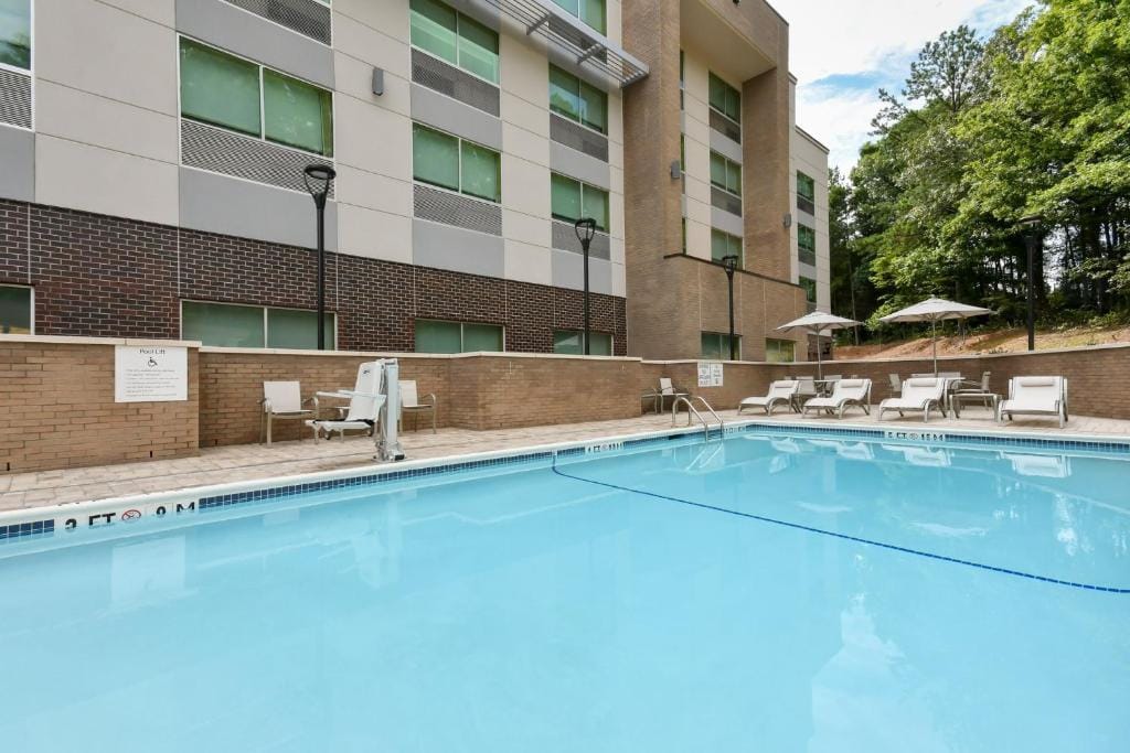 Holiday Inn Express & Suites Charlotte - Ballantyne by IHG — 3