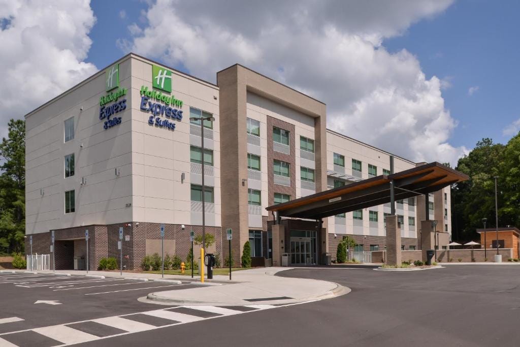 Holiday Inn Express & Suites Charlotte - Ballantyne by IHG — 5