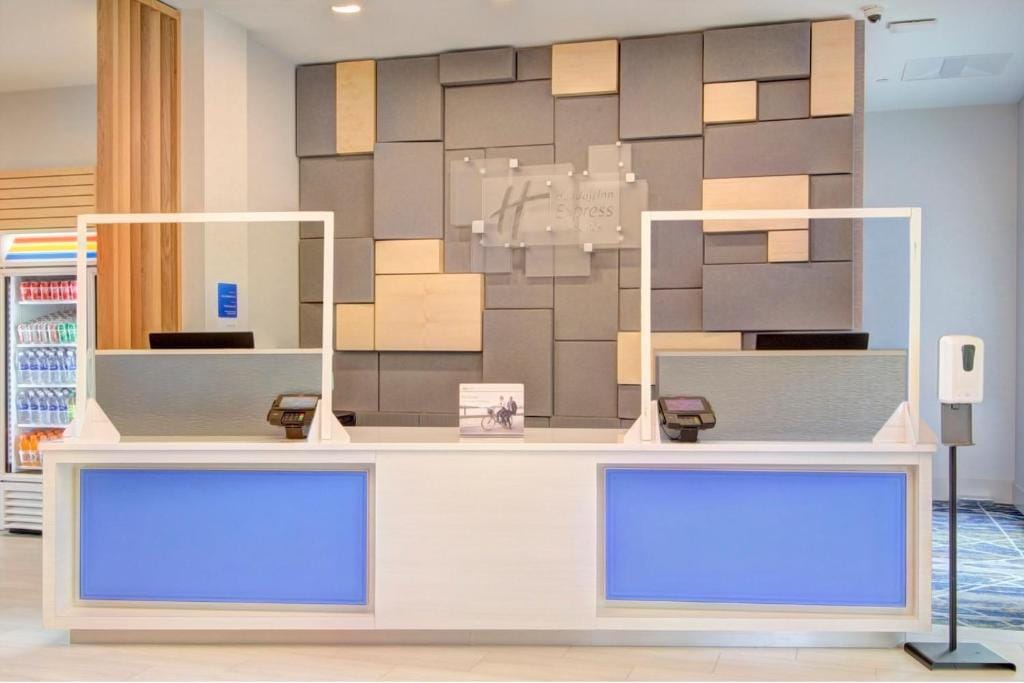 Holiday Inn Express & Suites Charlotte Southwest by IHG — 3