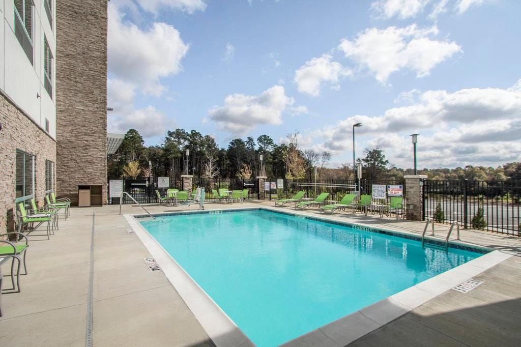 Holiday Inn Express & Suites Charlotte Southwest by IHG — 4