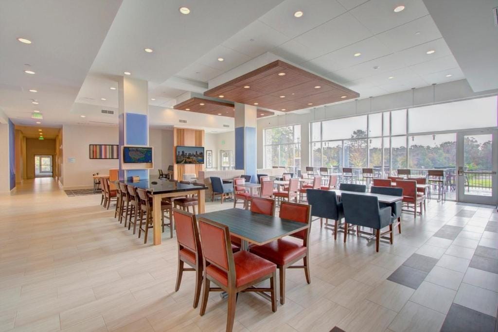 Holiday Inn Express & Suites Charlotte Southwest by IHG — 5