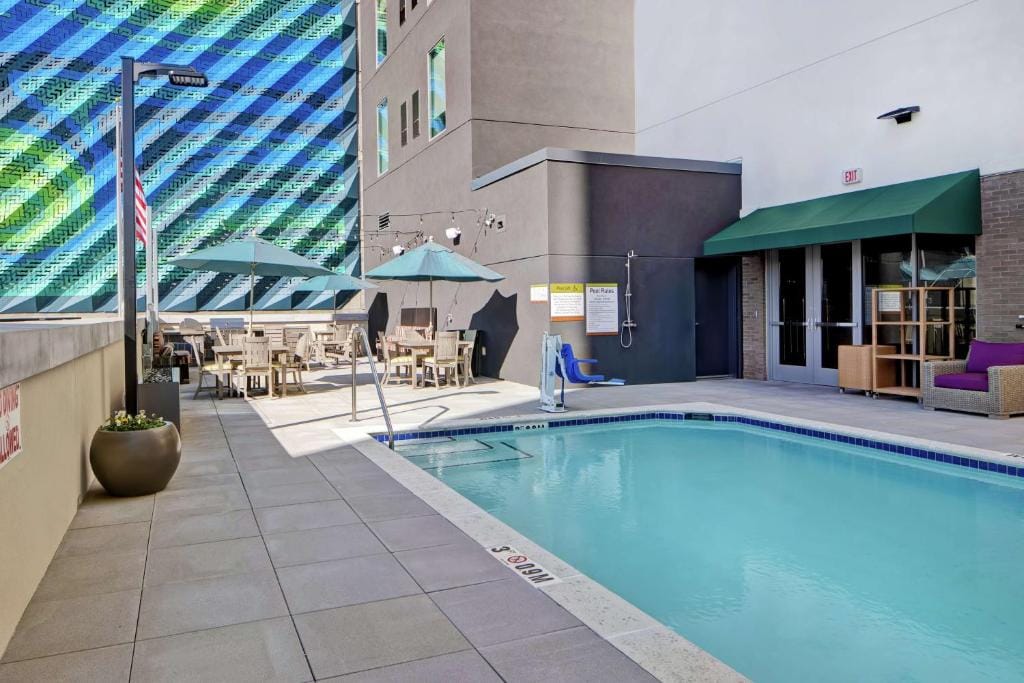 Home2 Suites By Hilton Charlotte Uptown — 3