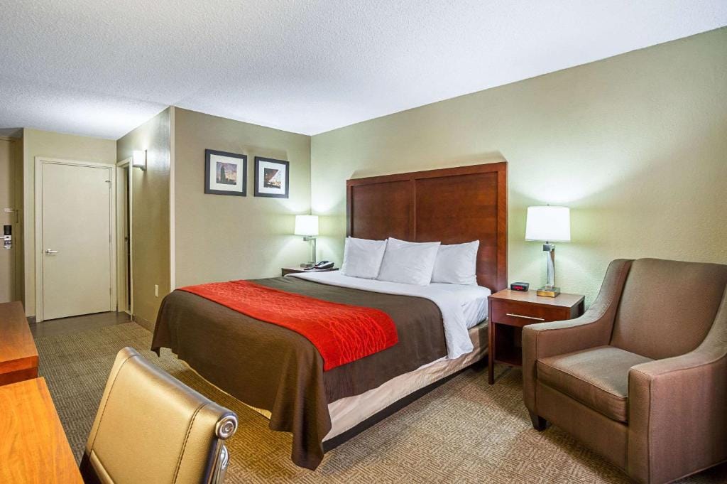 Comfort Inn Cleveland Downtown — 2
