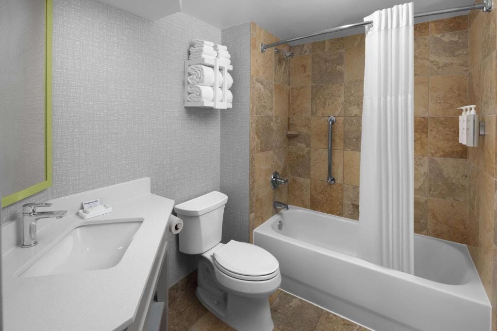 Hampton Inn Cleveland-Downtown — 3
