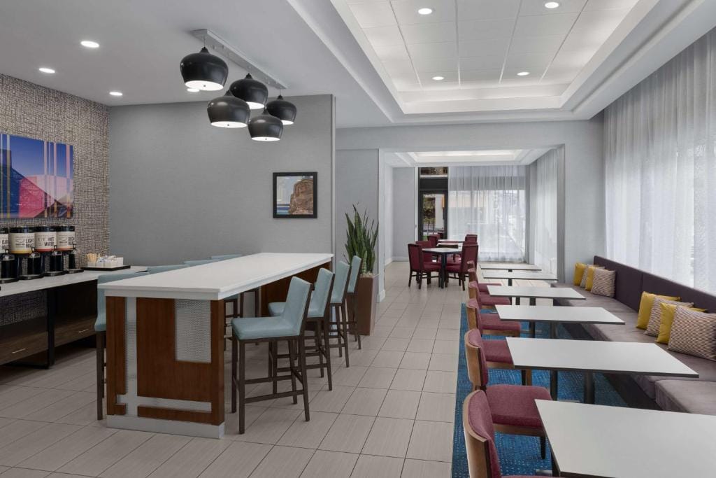 Hampton Inn Cleveland-Downtown — 4