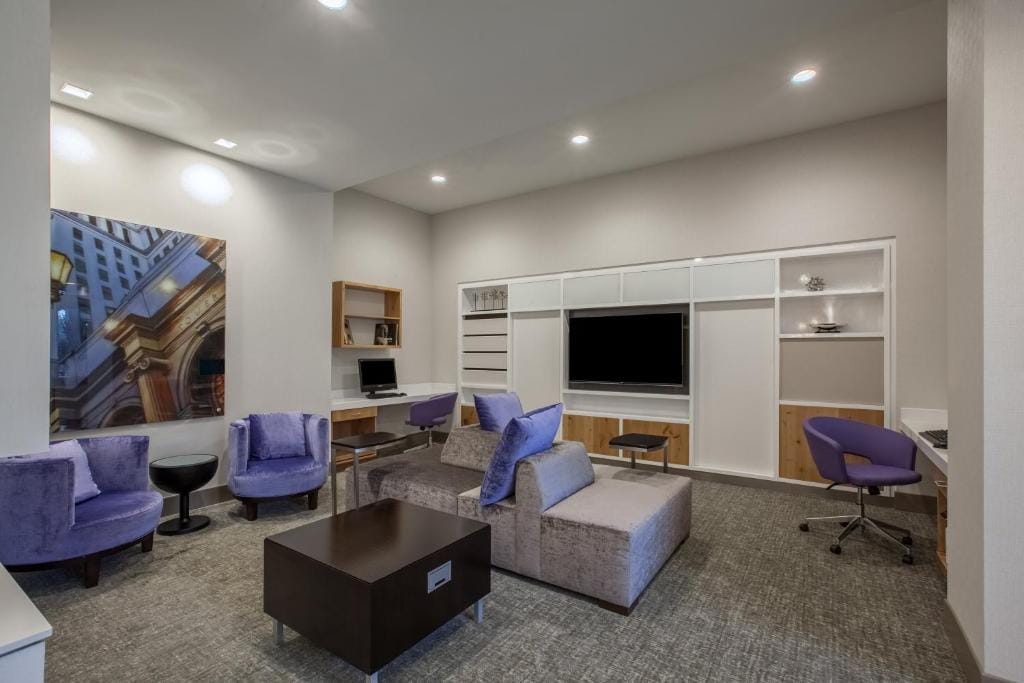 Holiday Inn Cleveland Clinic by IHG — 4
